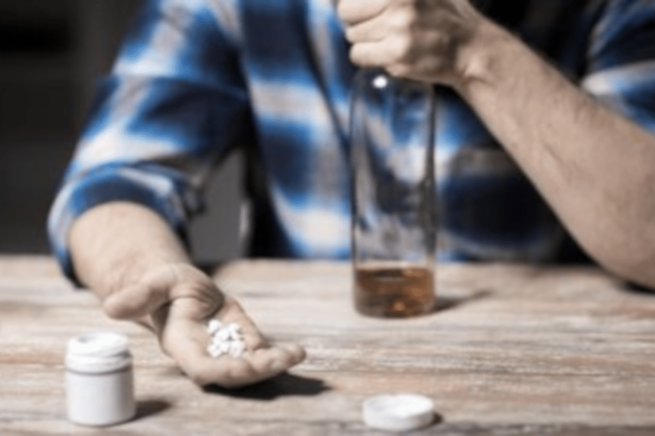 Os Riscos de Bebida Alcoólica com Antibióticos-destacada
