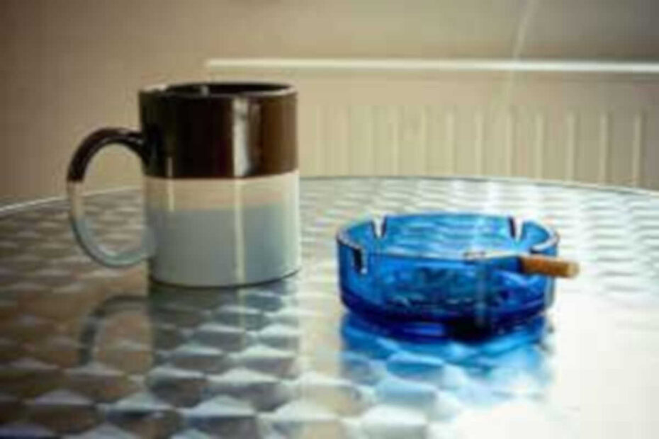 As verdades e os mitos sobre a combinação de cigarro e café pela manhã - destacada